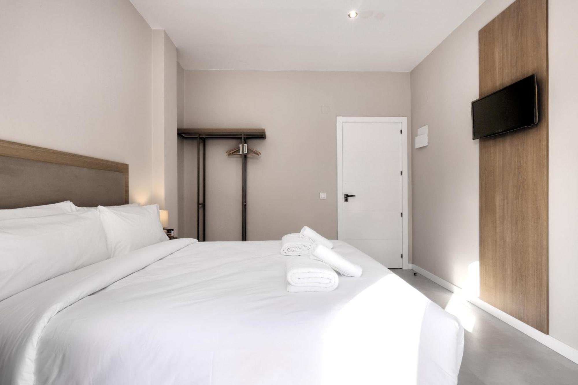 Hostal Puerta Almar إِستيبونا المظهر الخارجي الصورة