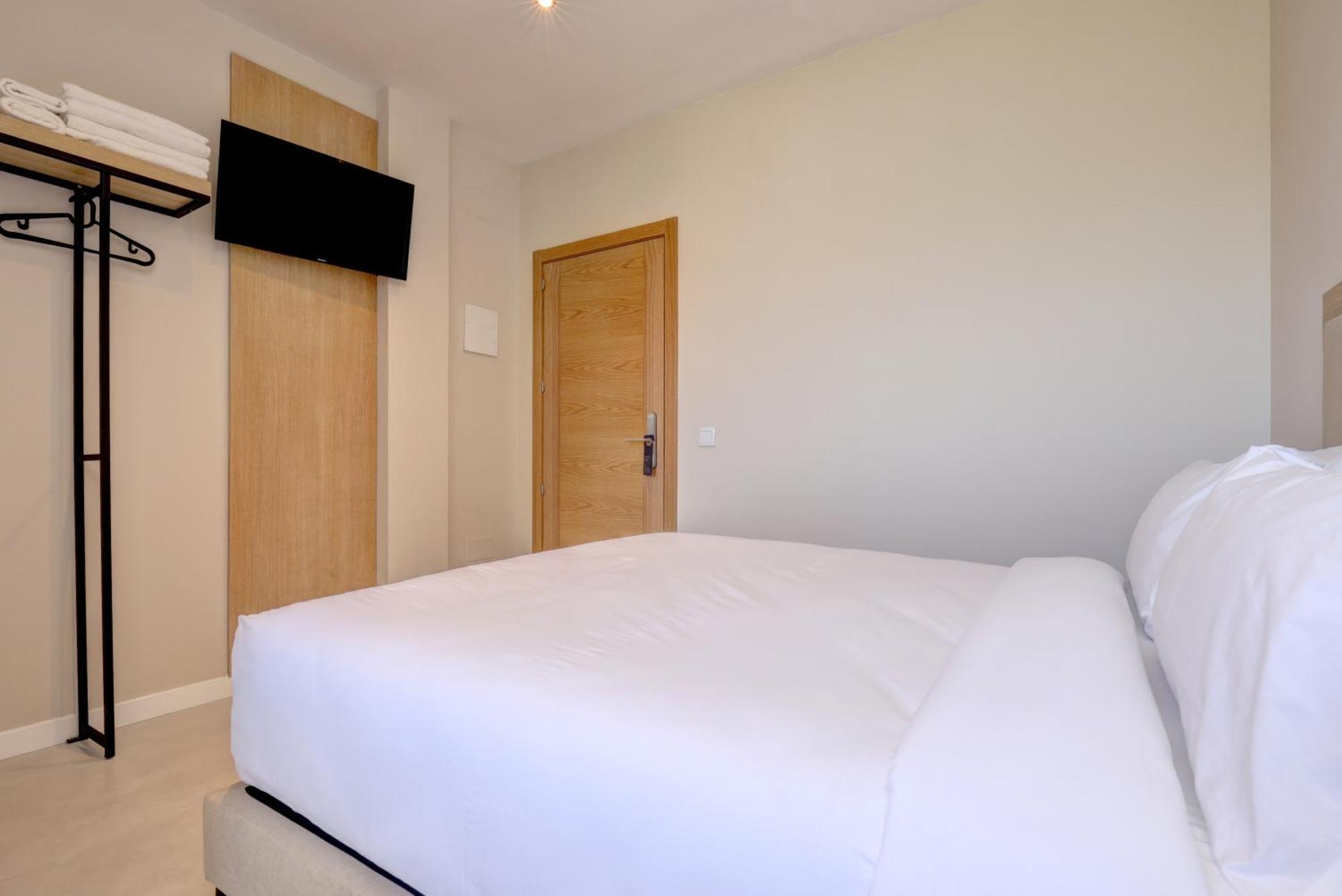 Hostal Puerta Almar إِستيبونا المظهر الخارجي الصورة