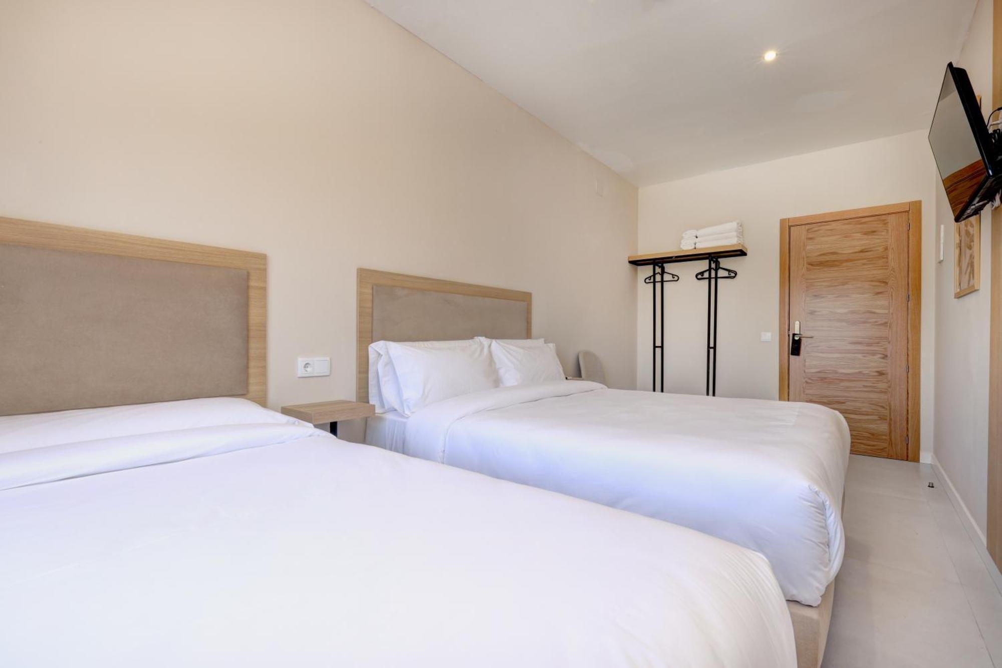 Hostal Puerta Almar إِستيبونا المظهر الخارجي الصورة