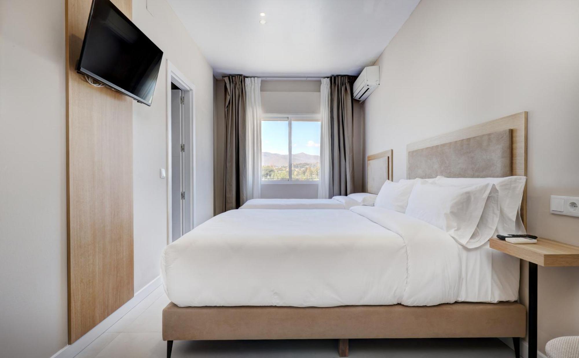 Hostal Puerta Almar إِستيبونا المظهر الخارجي الصورة