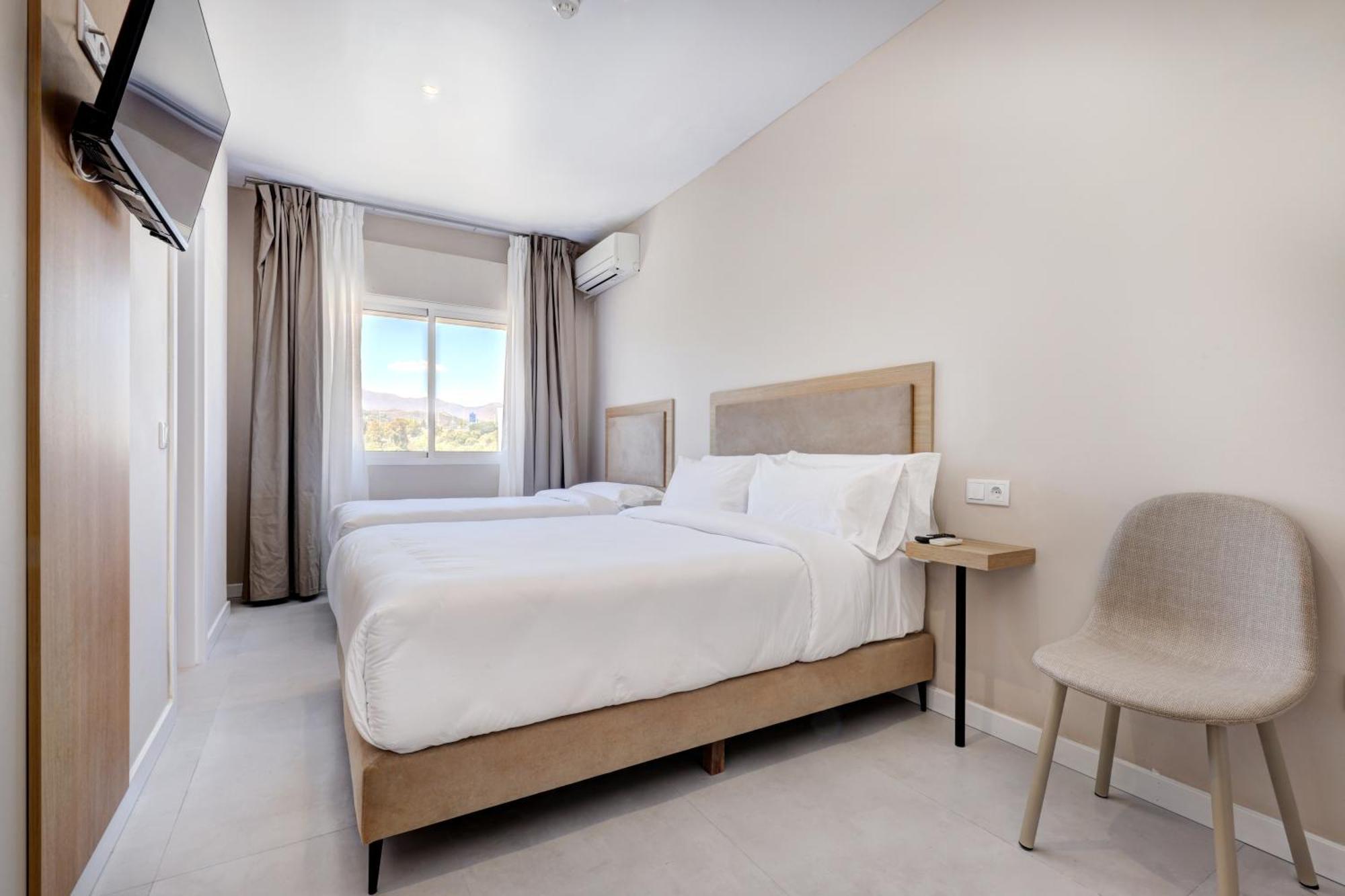 Hostal Puerta Almar إِستيبونا المظهر الخارجي الصورة