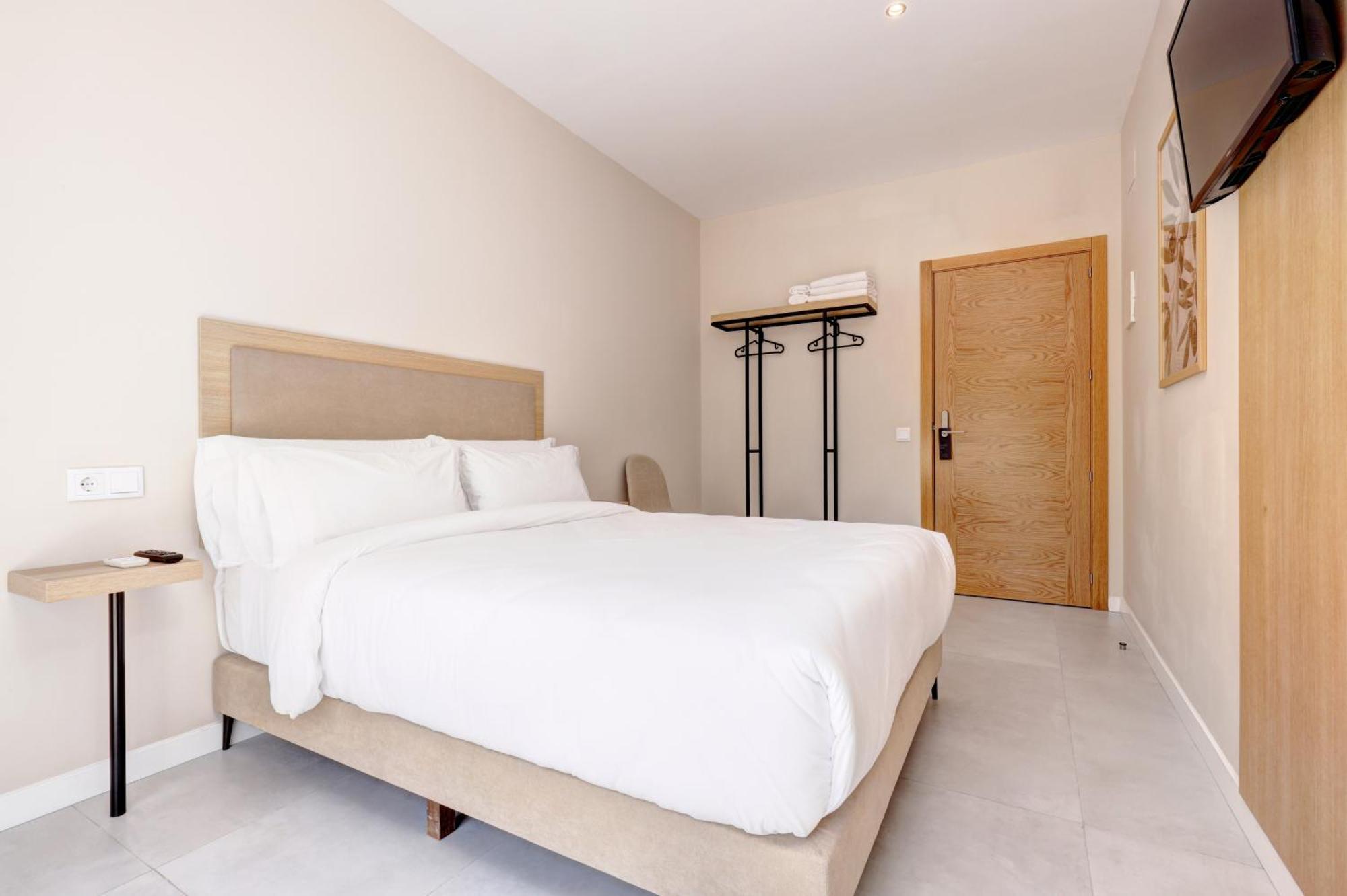 Hostal Puerta Almar إِستيبونا المظهر الخارجي الصورة